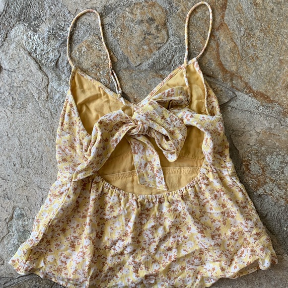 Yellow blouse with a tie back - Picture 2 of 2